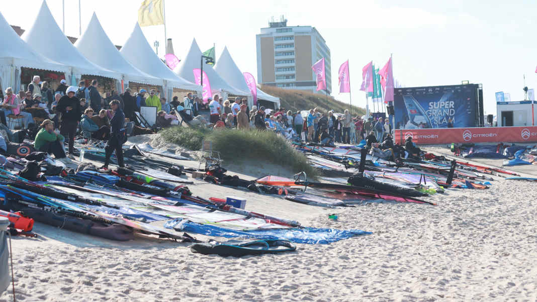 Sonniger Samstag auf Sylt - Foiler in Wartestellung