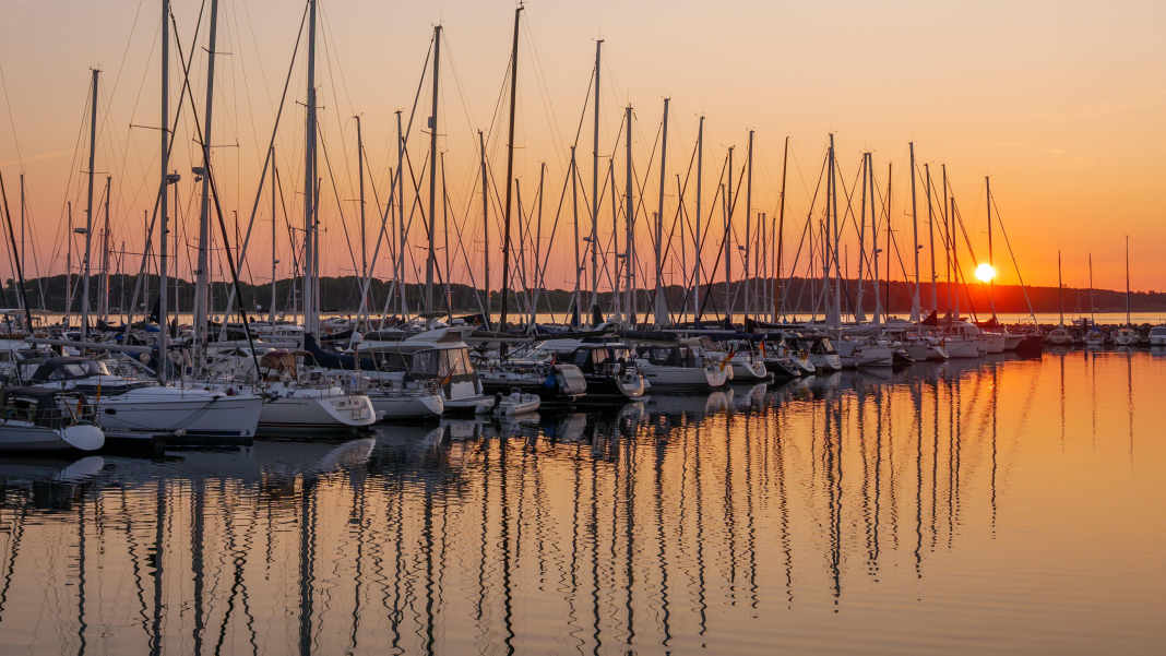 Les plaisanciers y trouvent encore des places d'amarrage libres