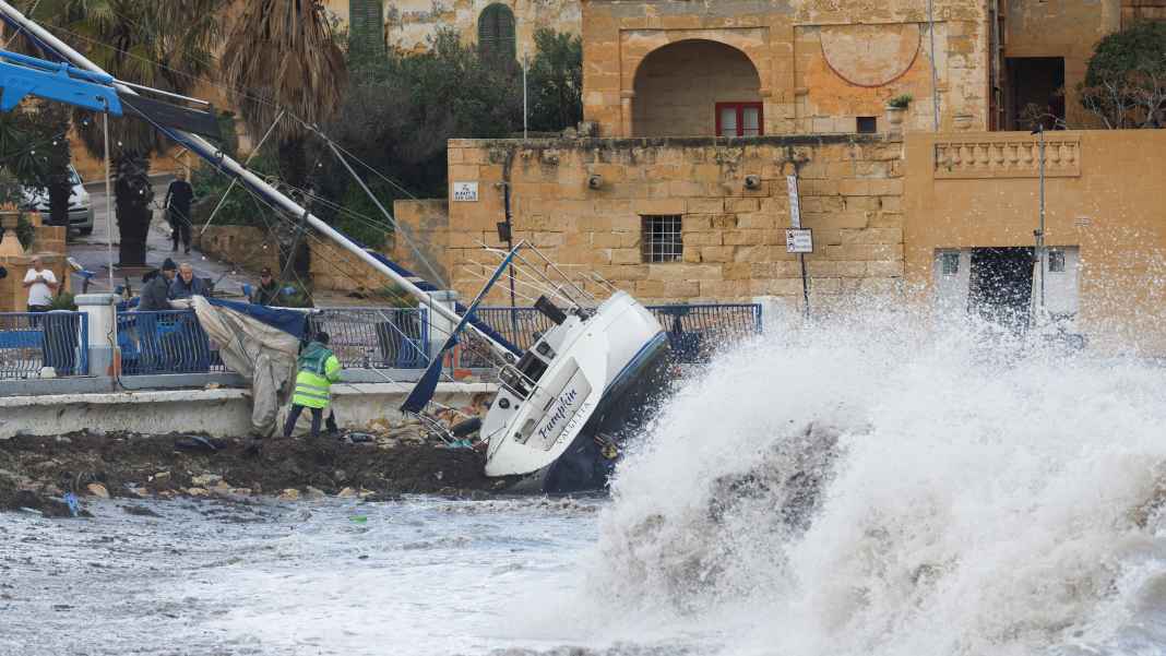 Zyklon „Harry“ zerlegt Marinas auf Sizilien und Malta