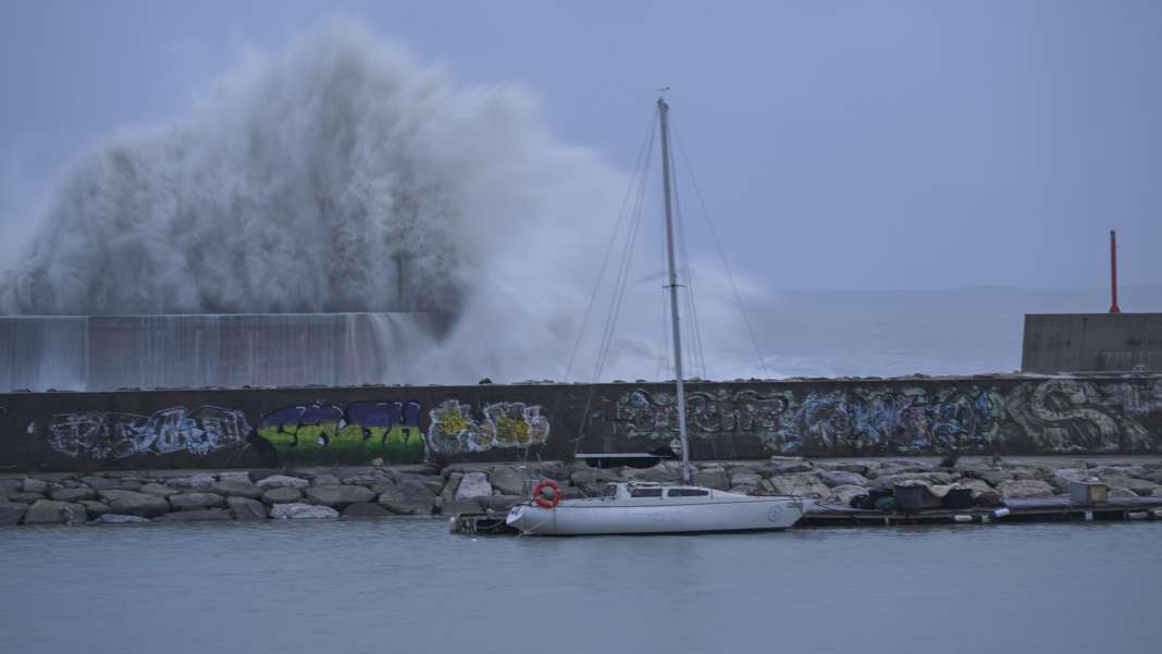 Monster waves off the Balearic Islands again