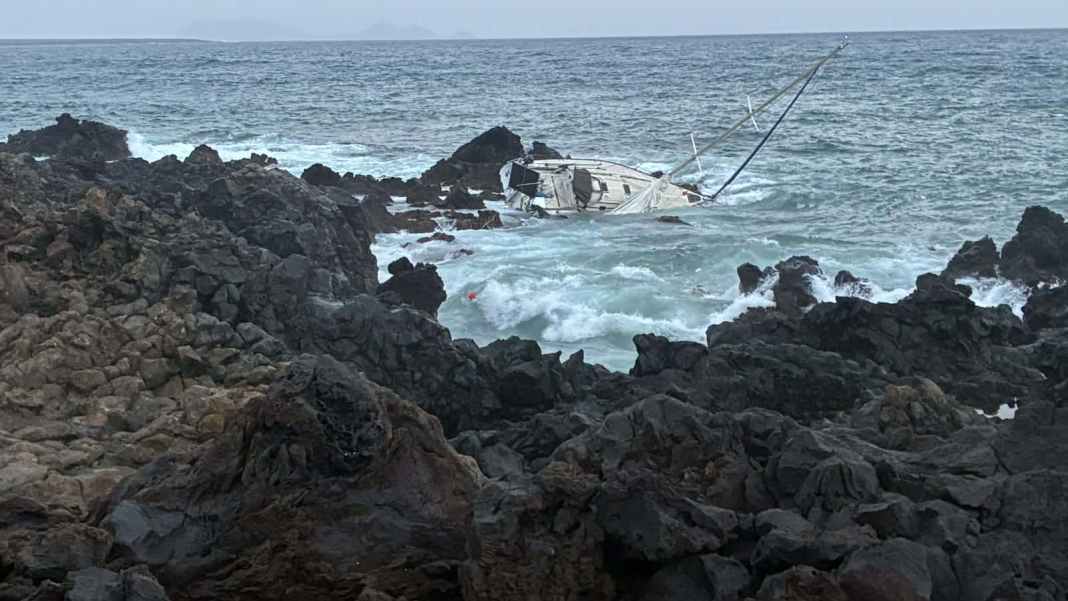 Segelyacht vor Órzola zerstört, fünf Menschen gerettet