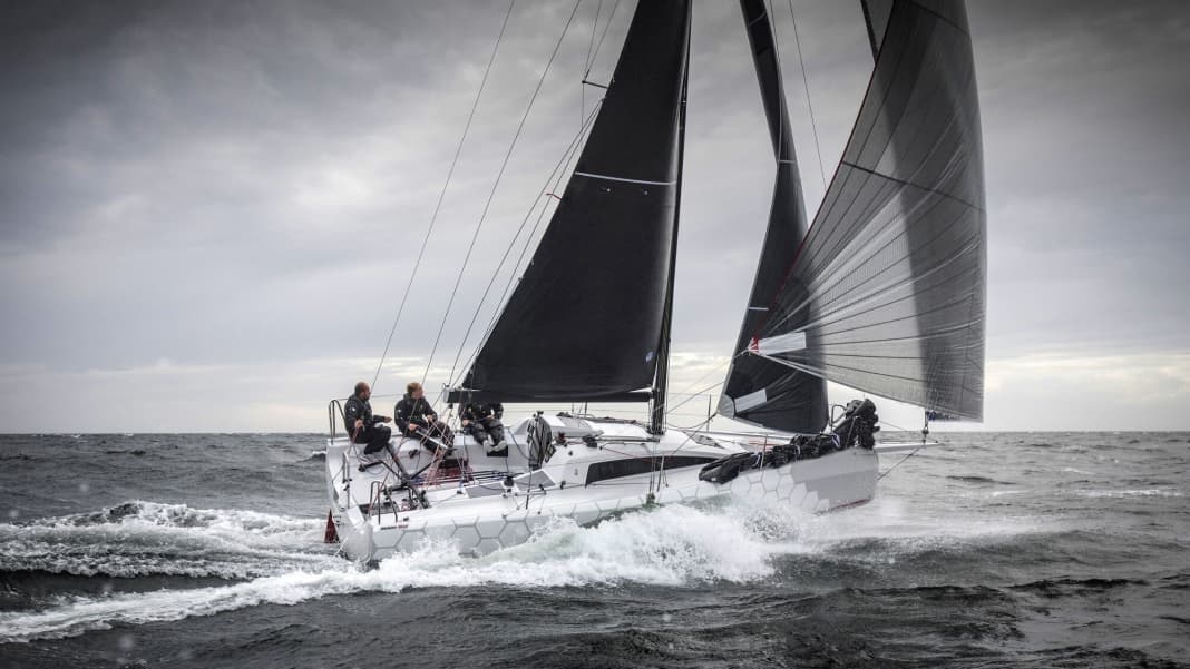 Sail faster with a small crew - register now!