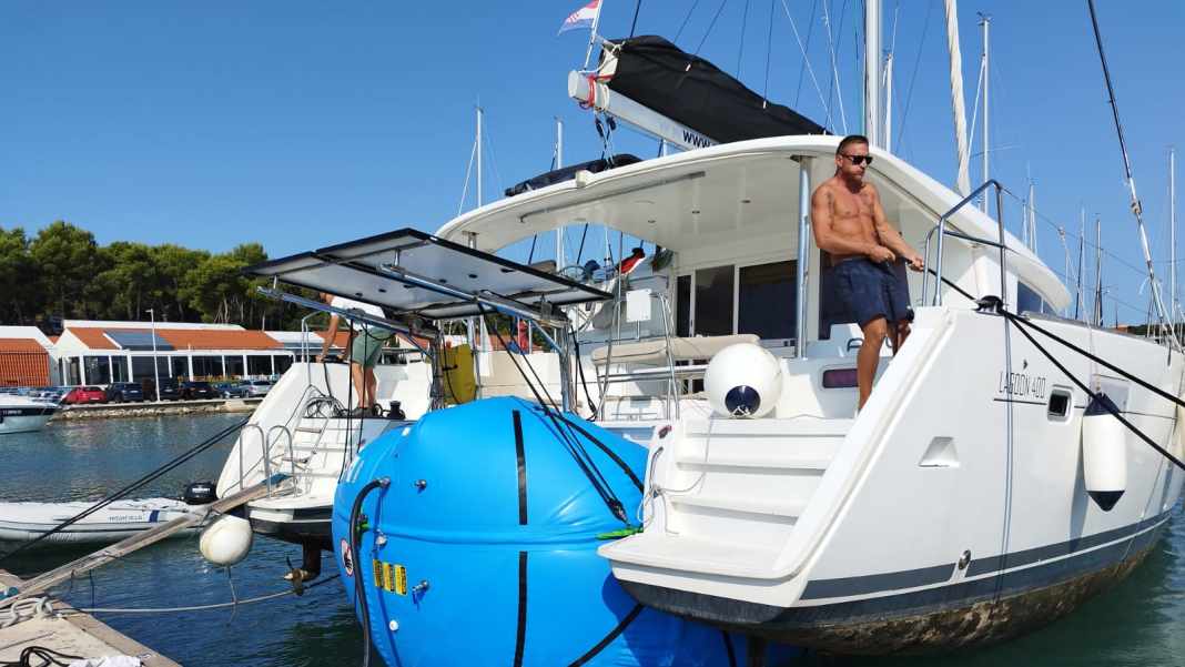 Lifehack with liftbag - drive maintenance at the berth with air cushion instead of crane