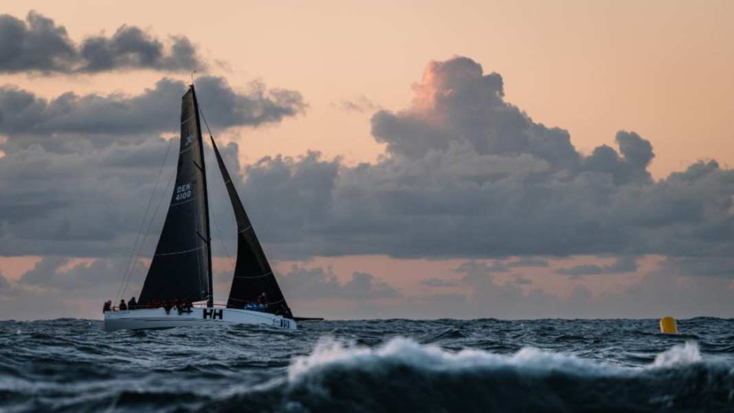 Starkwind und steile Welle, dänisch-deutsche “Dixi 5”-Crew top