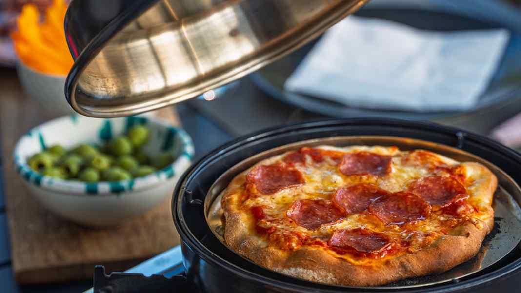 Ecco come trasformare il fornello a gas in un forno per pizza