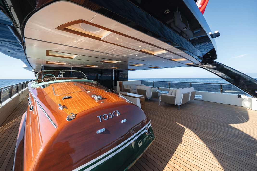 A riva as a dinghy and eye-catcher