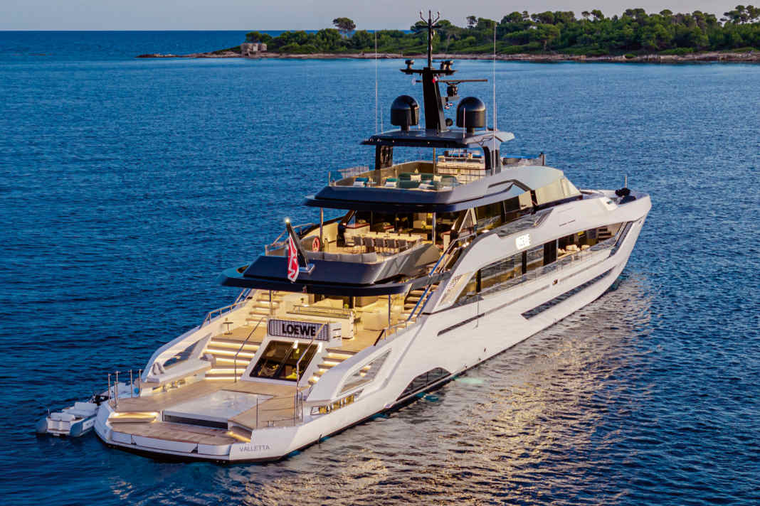 55-metre tankoa with party terrace and DJ booth