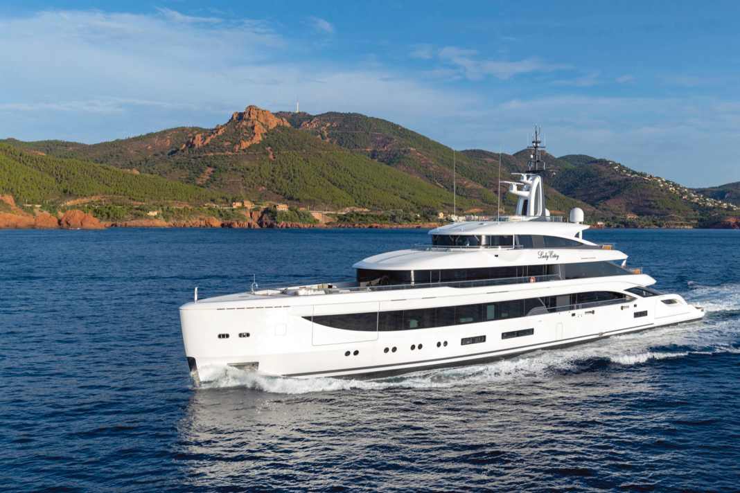 Maßgeschneiderte Art-déco-Eleganz auf Semi-Custom-Benetti
