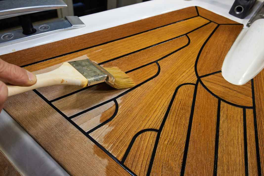 So sieht das Teakdeck wieder wie neu aus