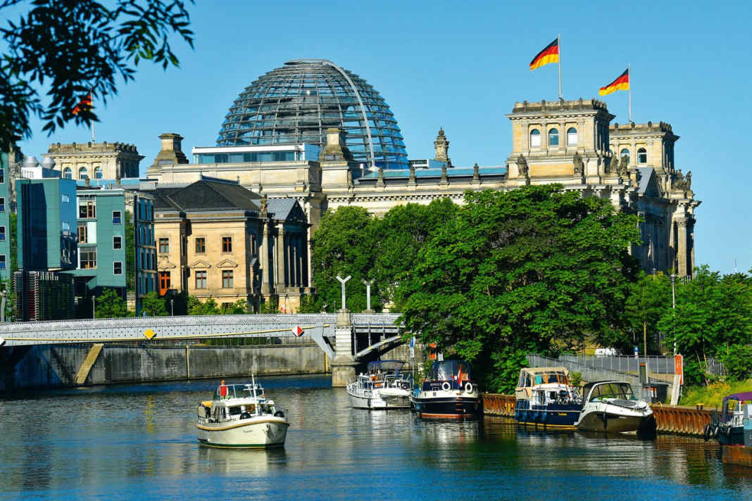 Of barriers and escape attempts - how the Berlin Wall restricted boating