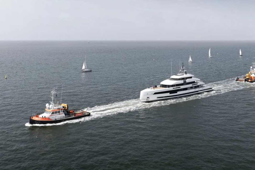 The 57-metre Heesen ‘Setteesettanta’ sets off on its maiden voyage