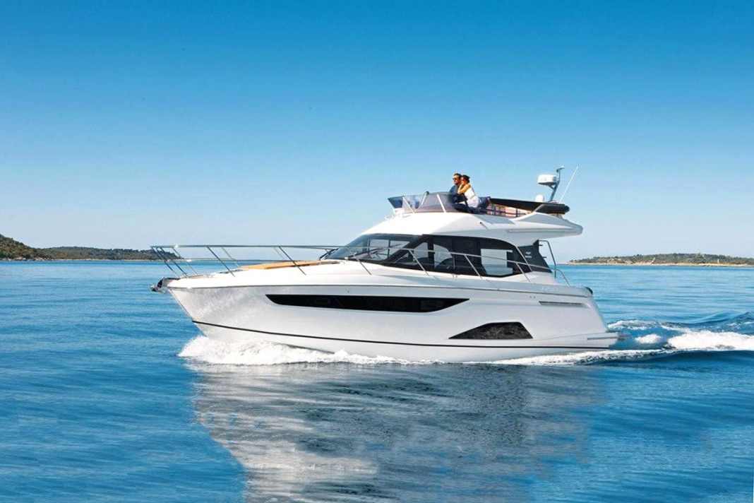 Bavaria R 40 Fly - Courage to bridge