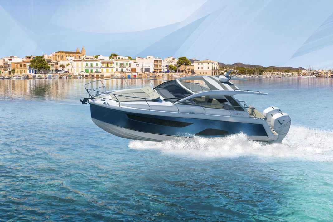 Sealine S330v - Outboard Baby!