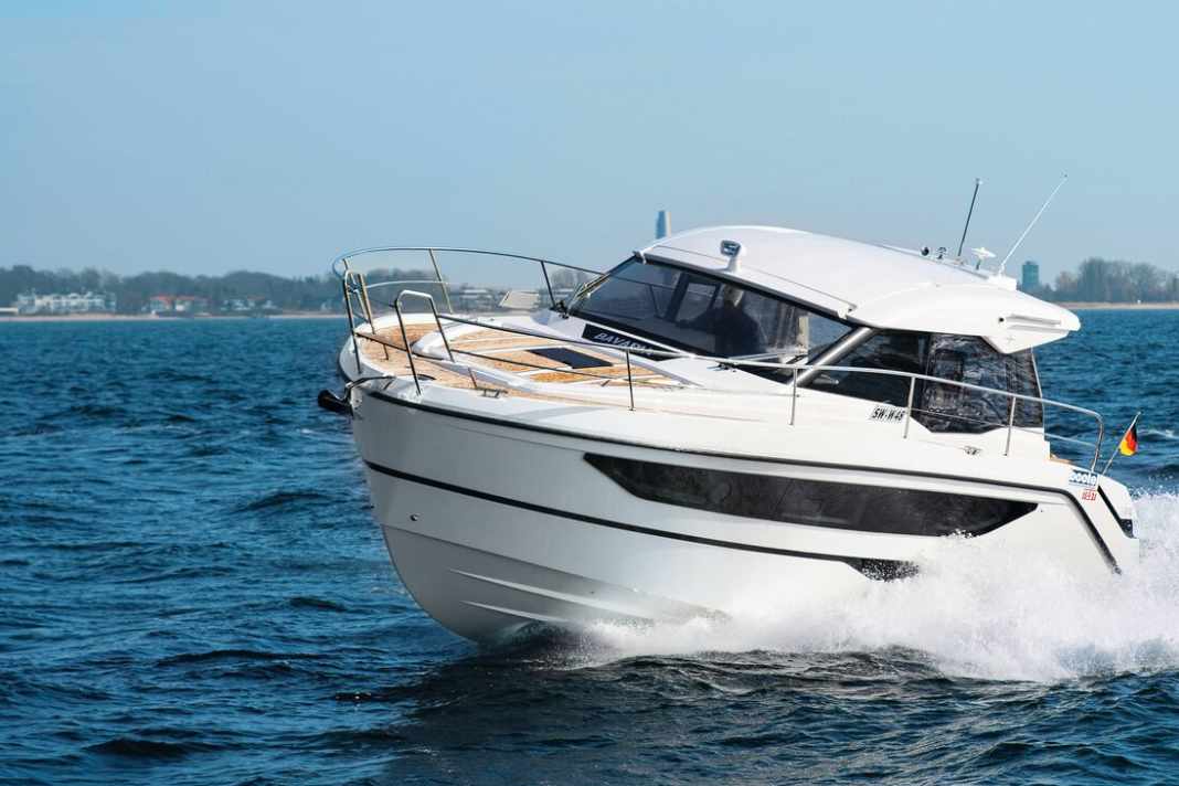 Bavaria SR36 - sportiness and touring comfort