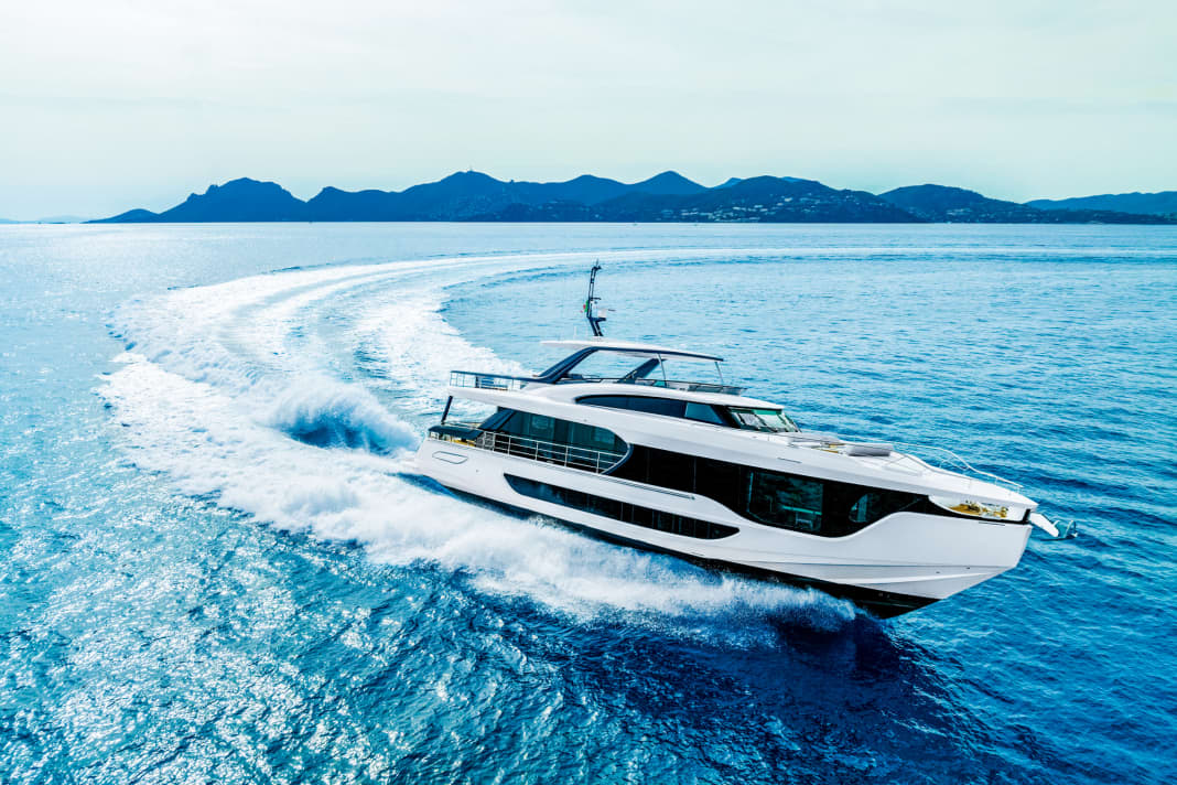 Azimut installiert ZF-Antrieb auf Grande 26M