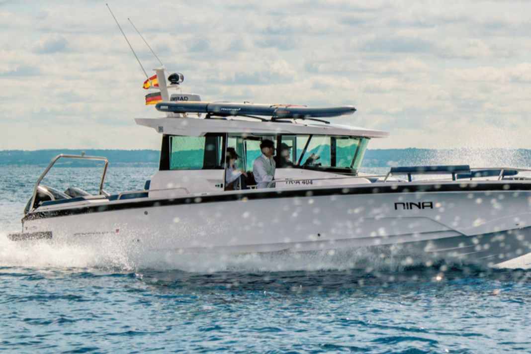 Boote Polch showcases boats both in the water and on land