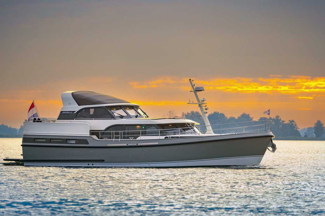 Linssen 55 SL AC Variotop - Off on an adventure