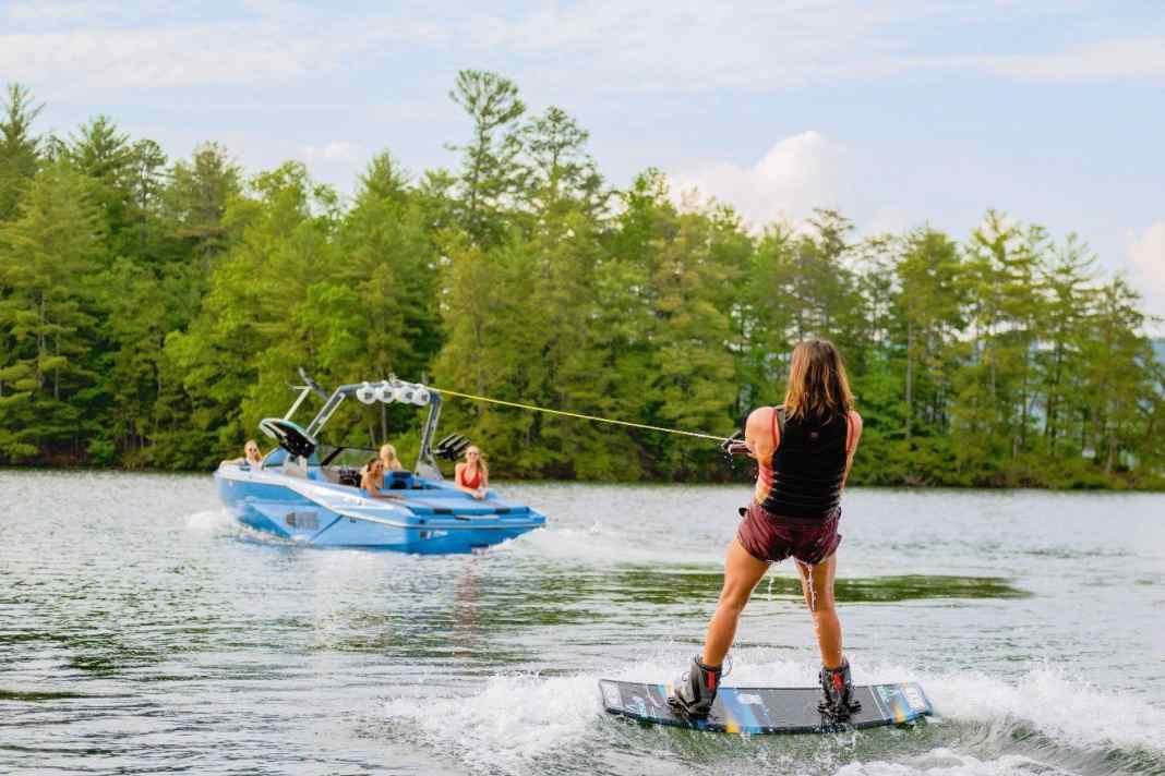 How to get a wakeboard start behind the boat