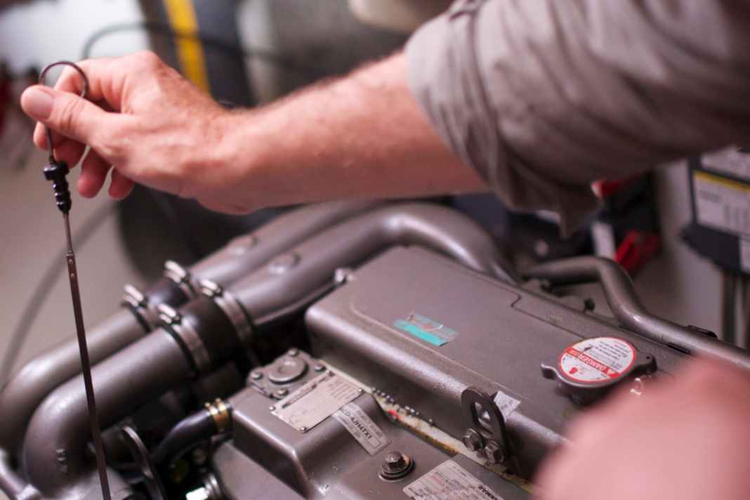 Ölwechsel beim Bootsmotor – so geht’s!