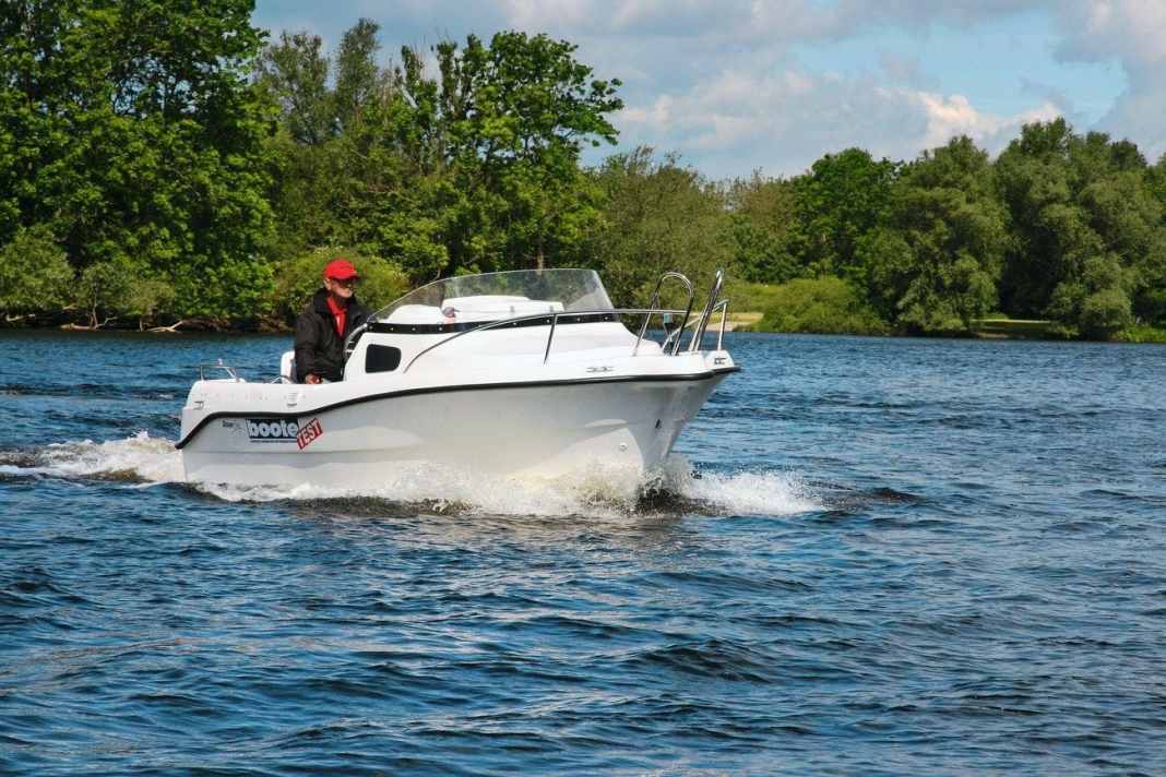 Ocean Bay 450 Cabin - Einsteigen Bitte!