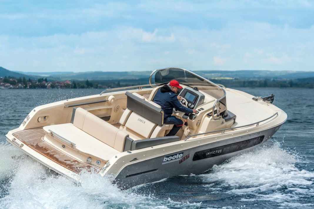 Day cruiser with inboard motor - Invictus 250 CX