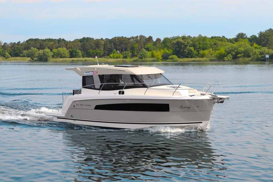Cabin boat - Balt 918 Titanium
