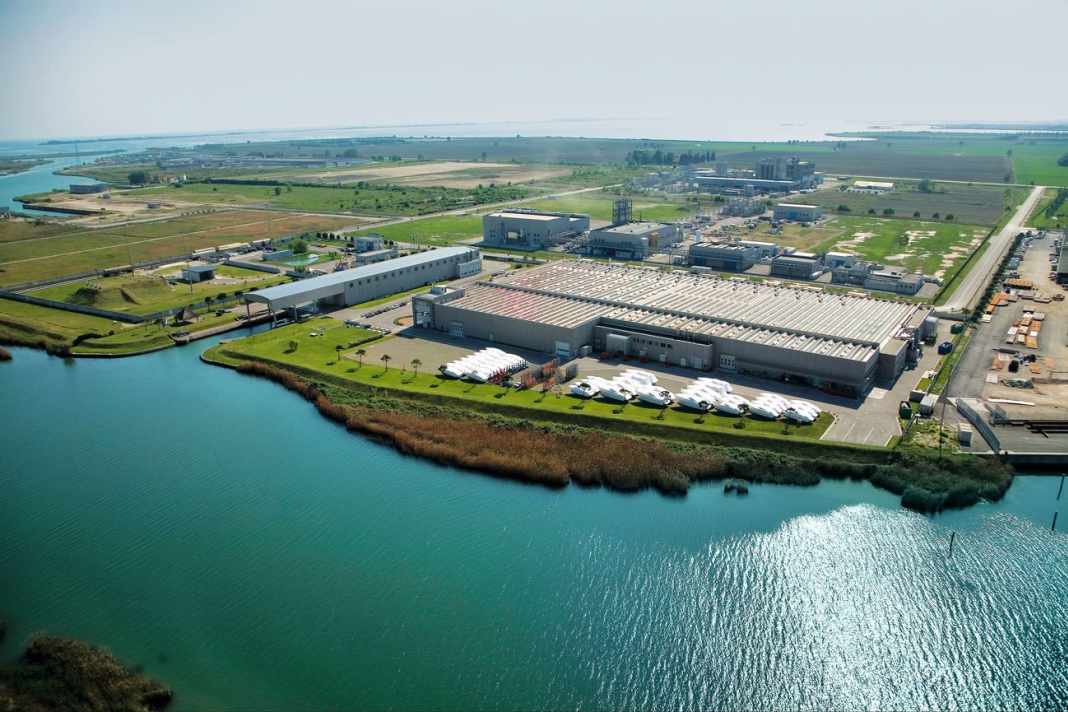 Cranchi shipyard - La Famiglia