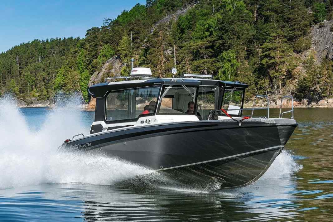 Buster Phantom Cabin - Sportliches Kabinenboot