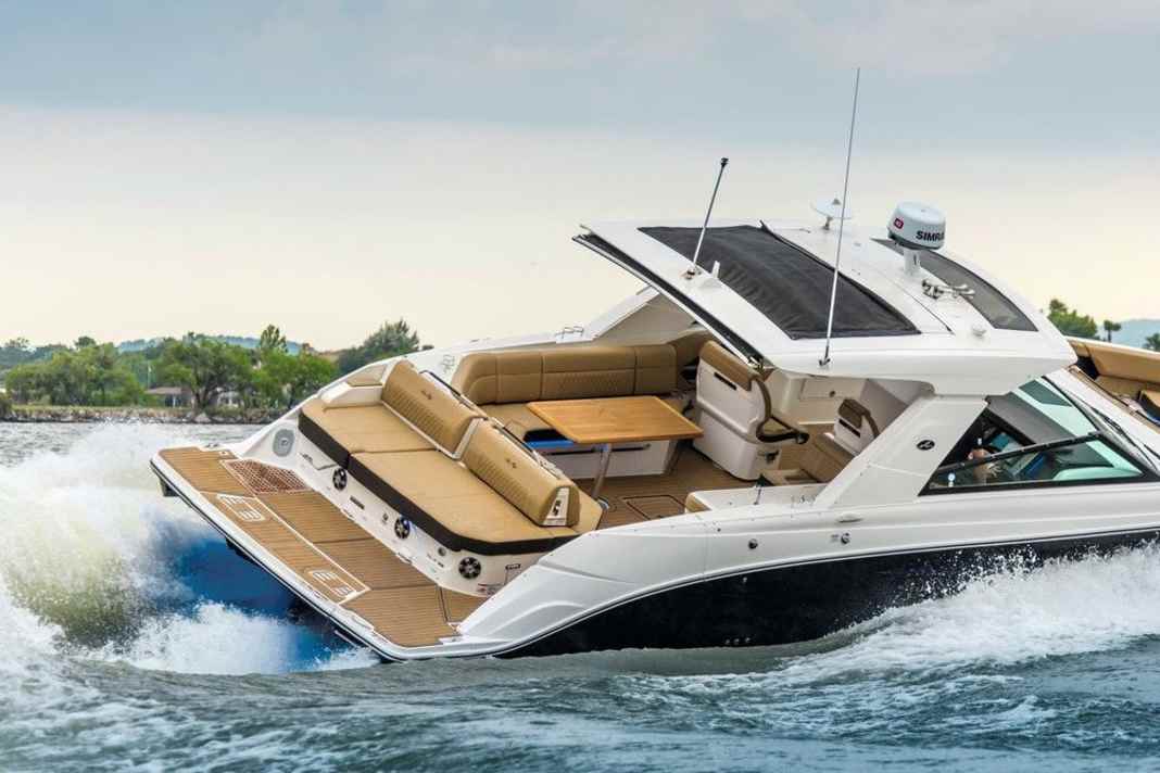 Sea Ray SLX 400 - Space sportsman