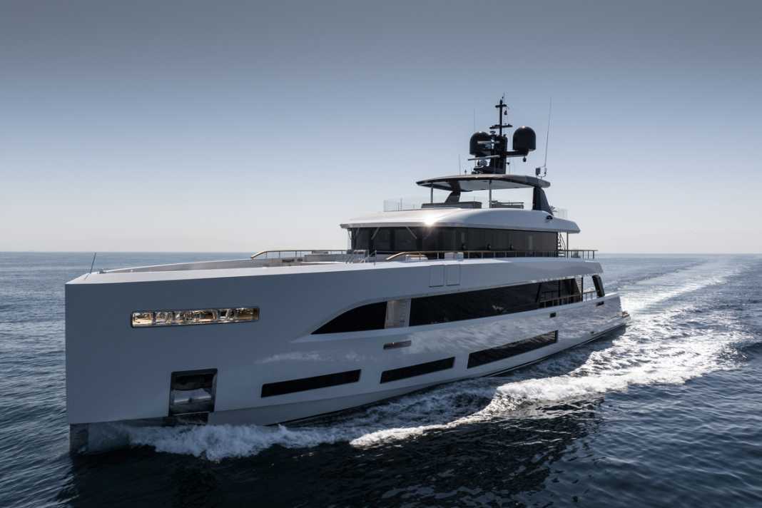 Die erste, echte Superyacht