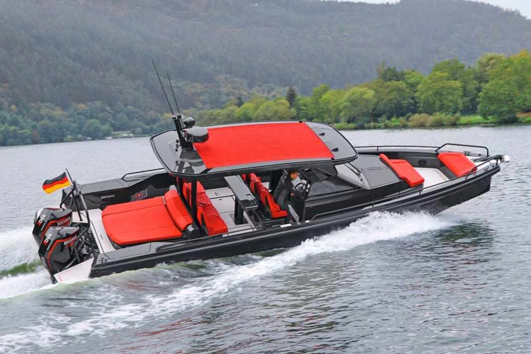 Daycruiser mit Außenborder - Brabus Shadow 900 Black Ops