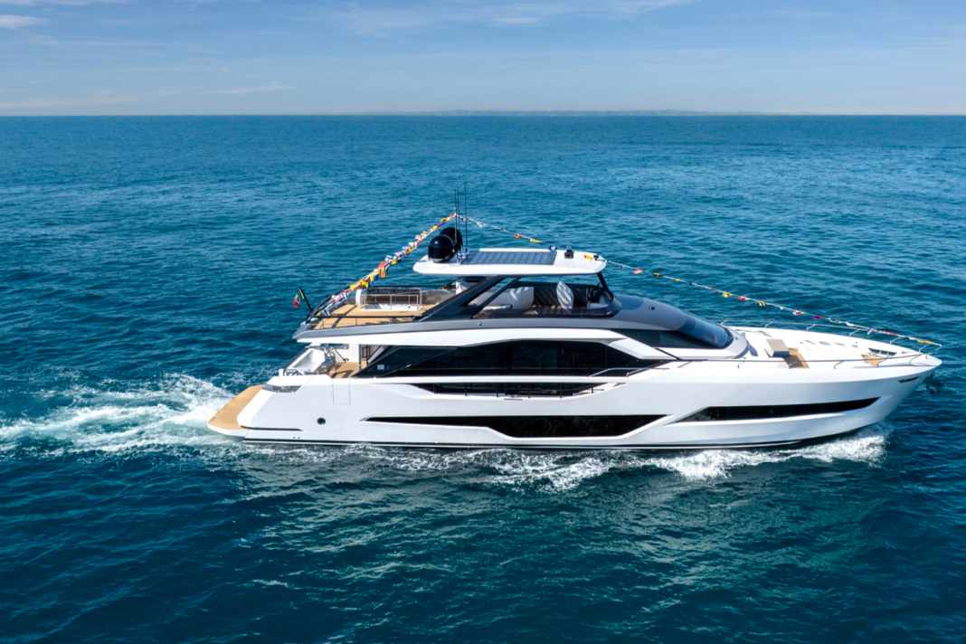 Große Show für Ferretti Yachts 800