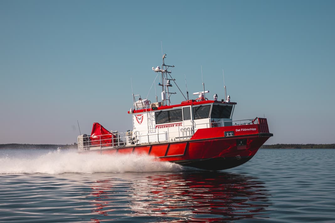 Motorboot in Moselhafen abgebrannt