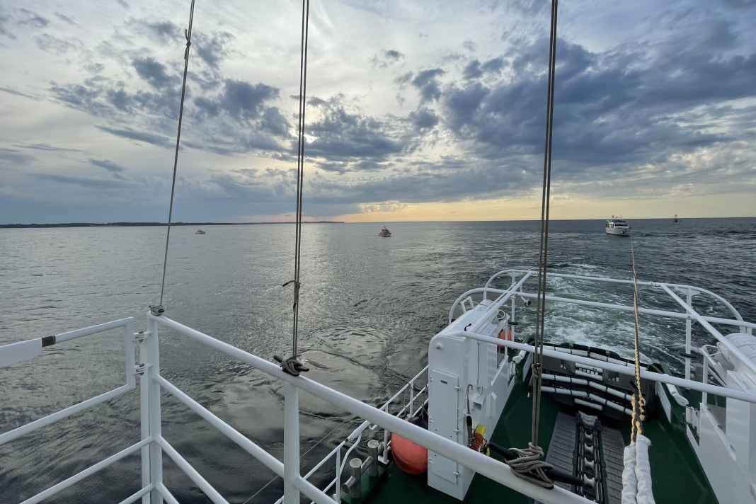Vier Menschen und ein Hund von Motoryacht abgeborgen