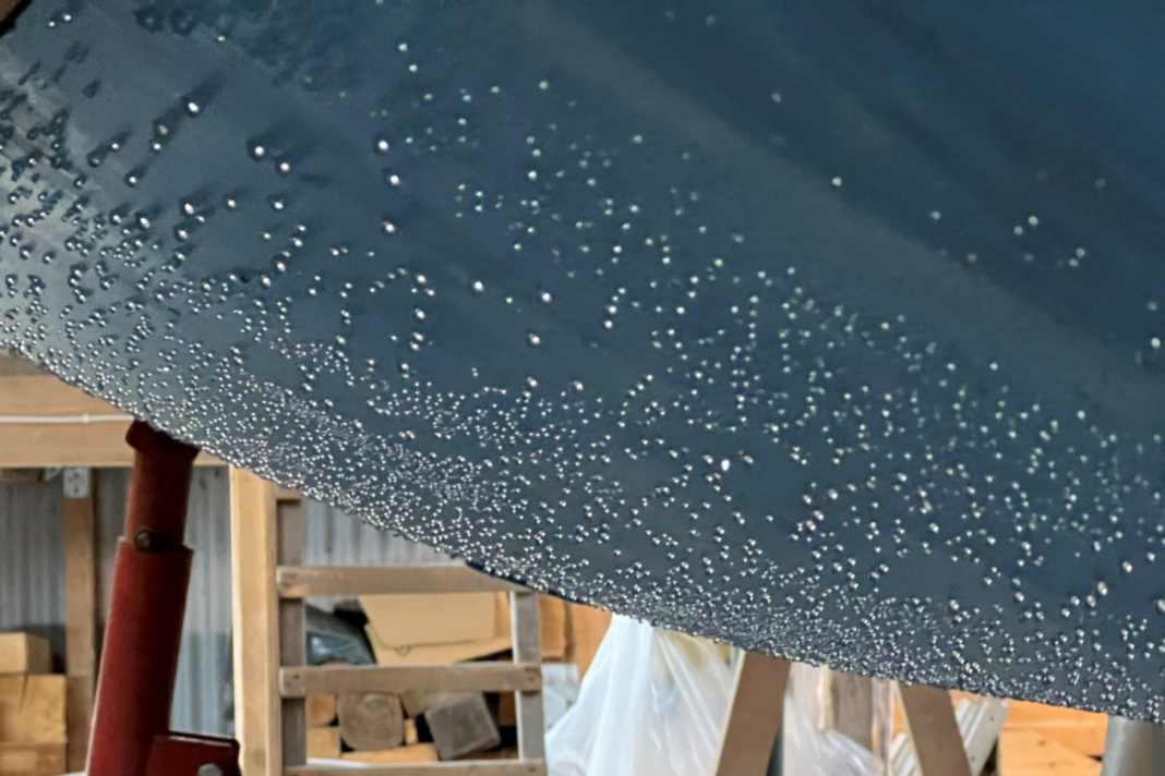 Darum ist der Taupunkt bei der Verarbeitung von Antifouling und Lack wichtig