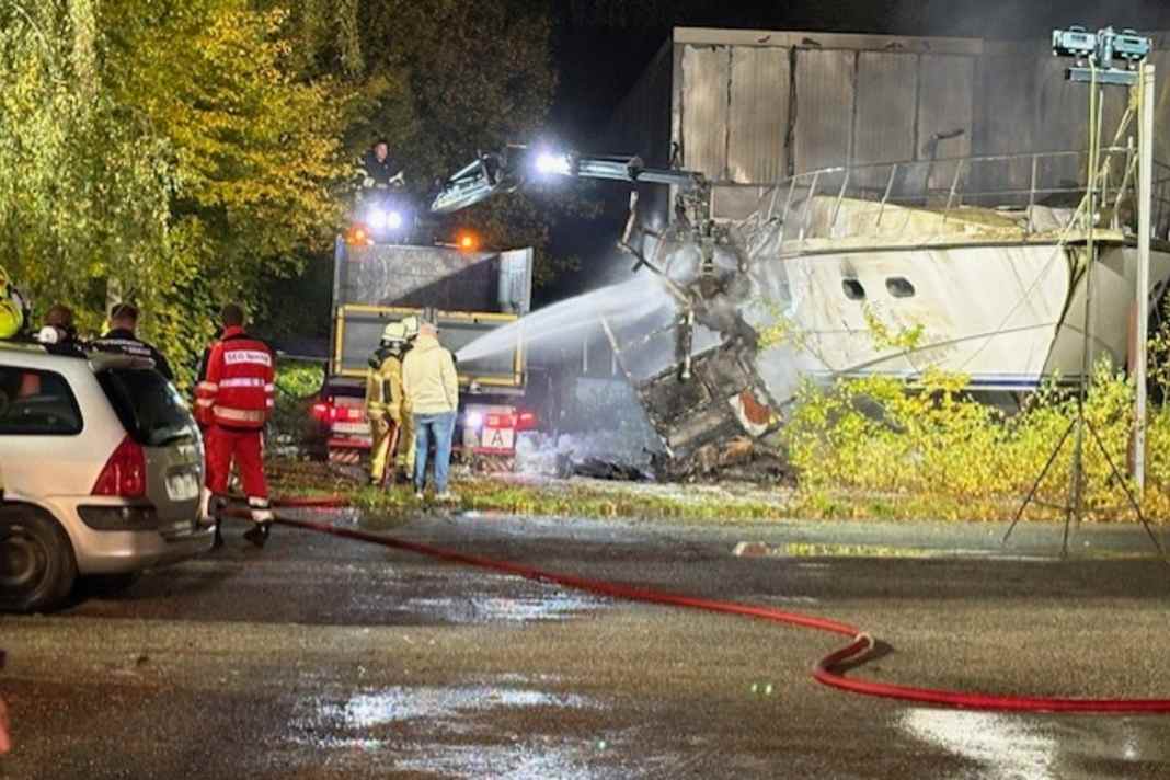 Brennende Yacht sorgt für Großeinsatz