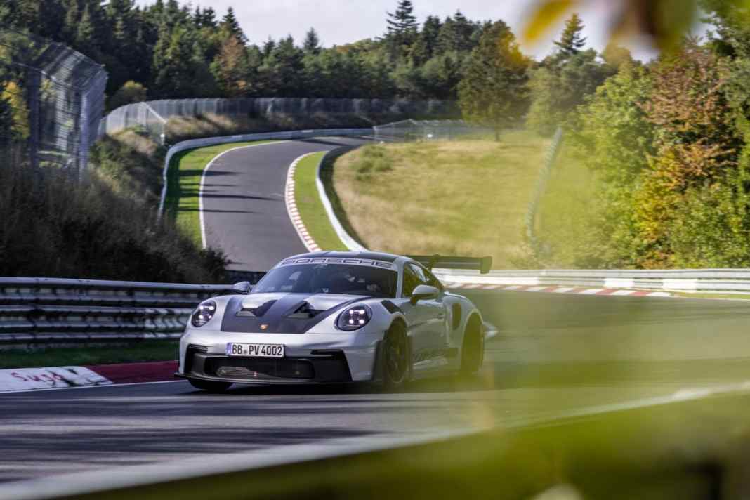Porsche 911 GT3 RS umrundet Nürburgring in 6:49.328 Minuten