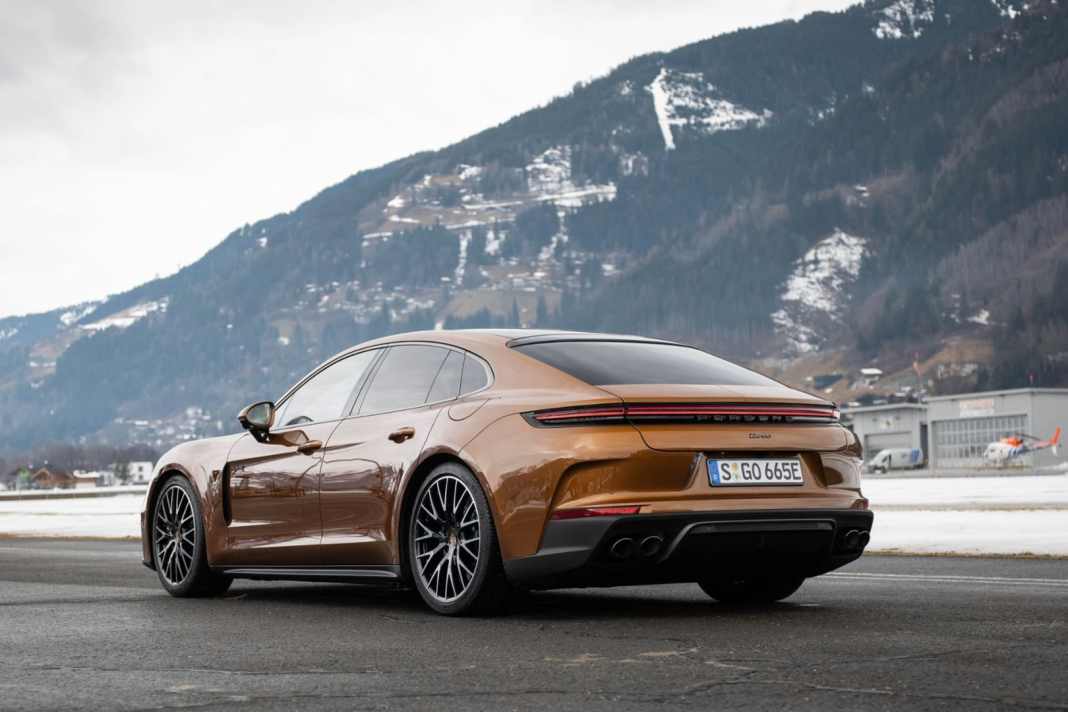 Walter Röhrl fährt den neuen Porsche Panamera Turbo E-Hybrid