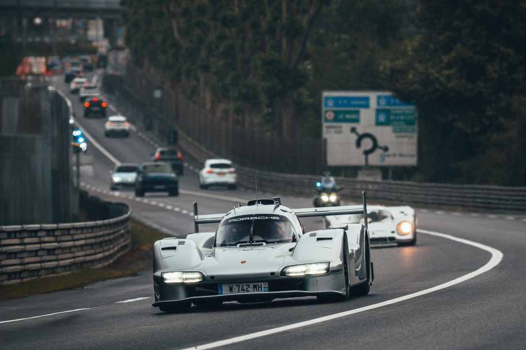 Von Rennstrecke auf Straße