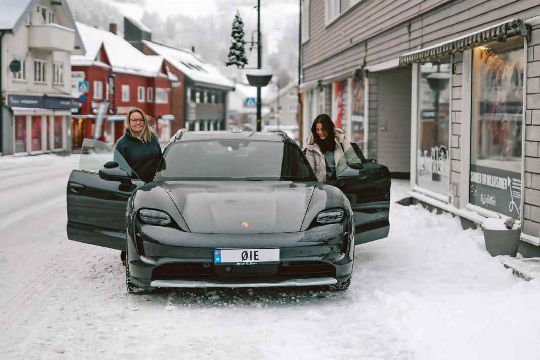 Fahrstunden im Porsche Taycan Cross Turismo
