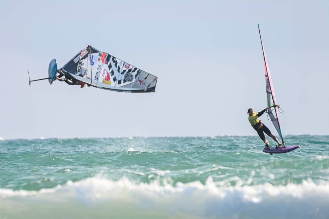 Plenty of action with little wind - Lennart Neubauer wins Foilstyle and Tow-in