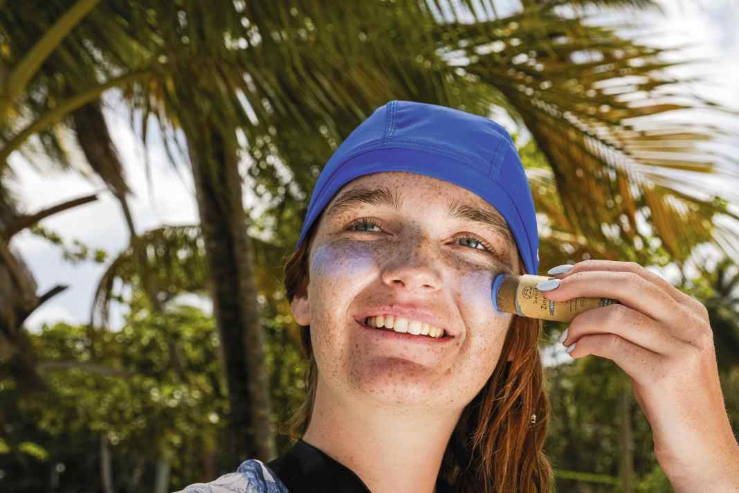 Mineralische Sonnencreme, Strandtücher und Sonnenbrille für die Summer-Session
