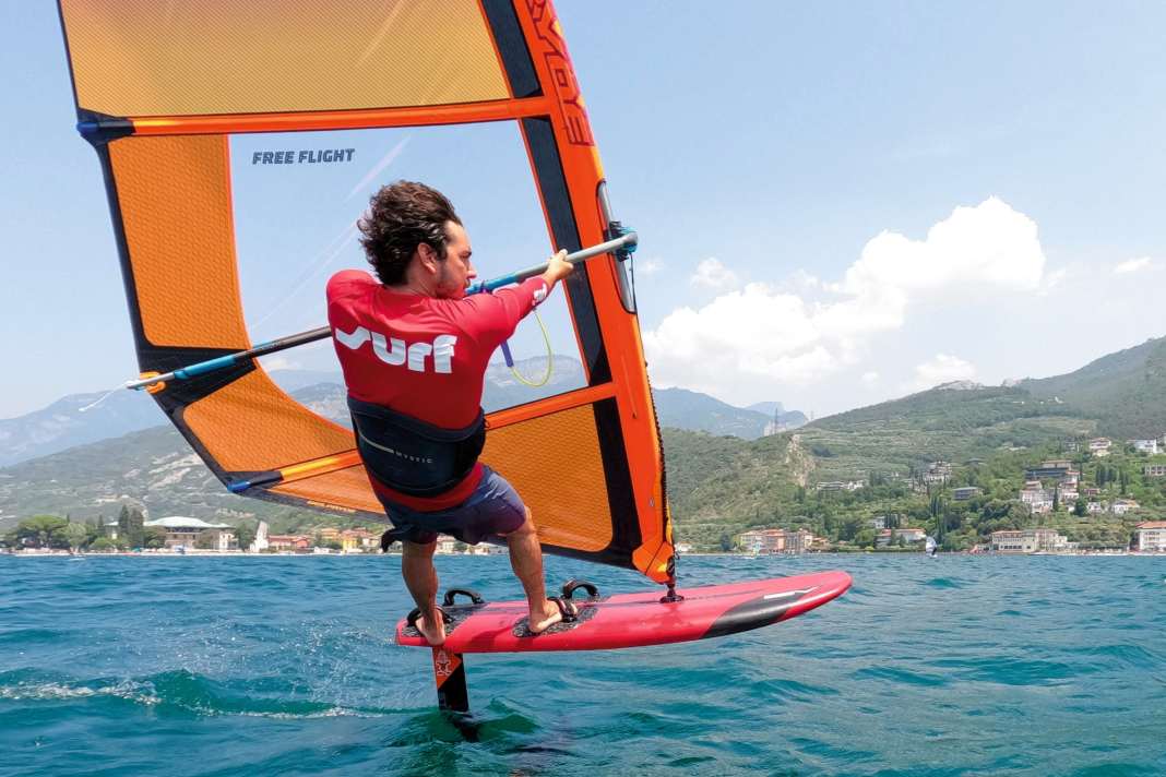 Starboard E-Type 2 1400 UCS in test - Heavy Lifter