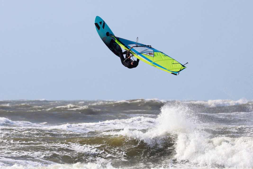 We One We Wave 83 - kompaktes Springpferd