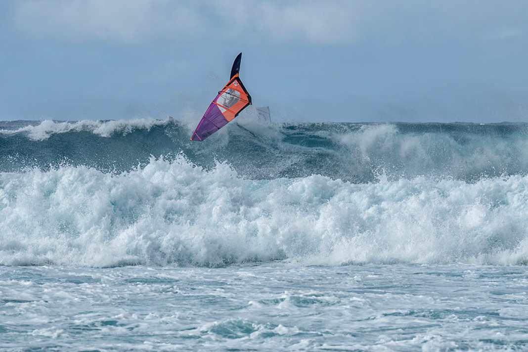 Noireaux, Lenny und Roediger dominieren Auftakt in Ho'okipa