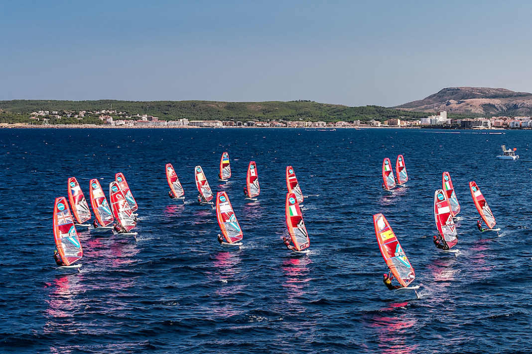 Junioren-WM geht in die Gold Fleet-Rennen - Schleicher auf Rang drei