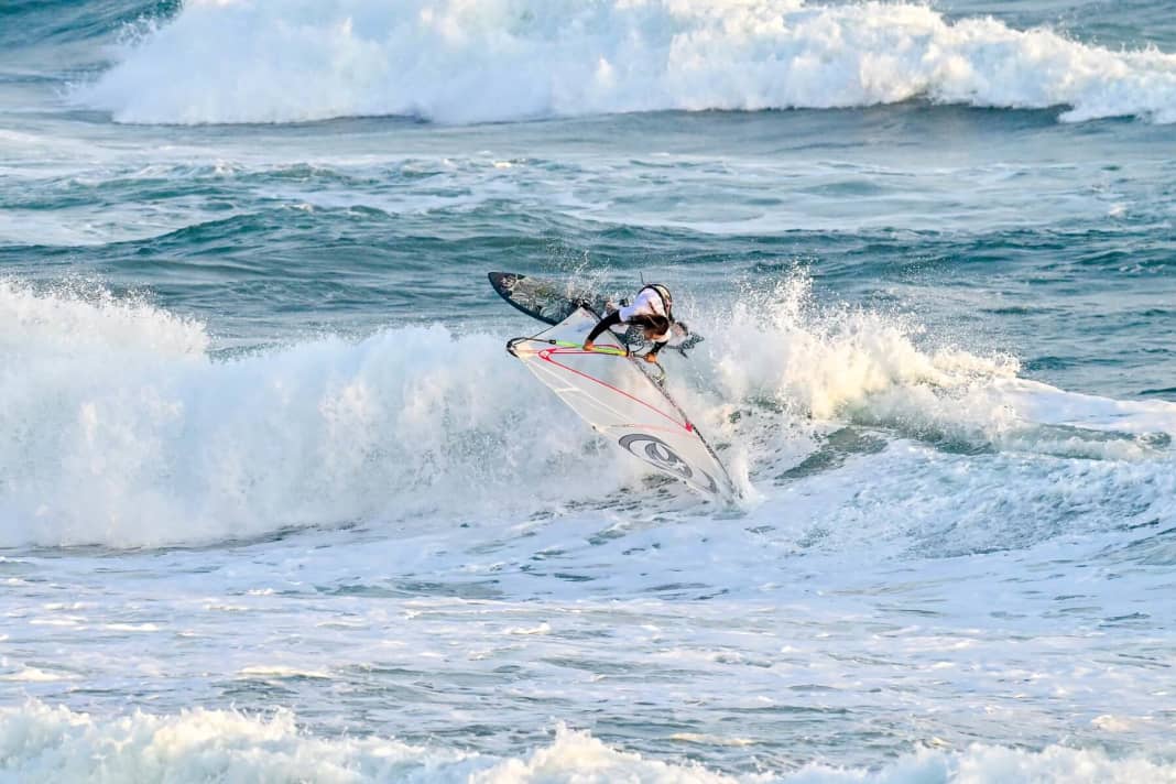 Gallery - Sato & Roediger win Waveriding in Omaezaki