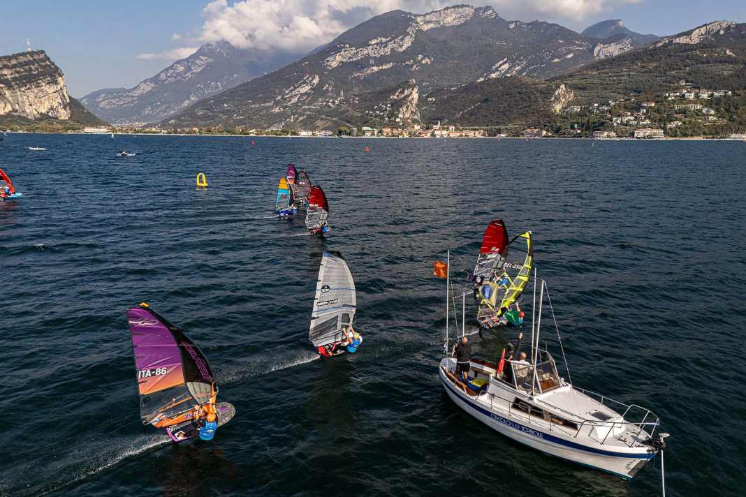 Johan Søe und Justine Lemeteyer in Führung