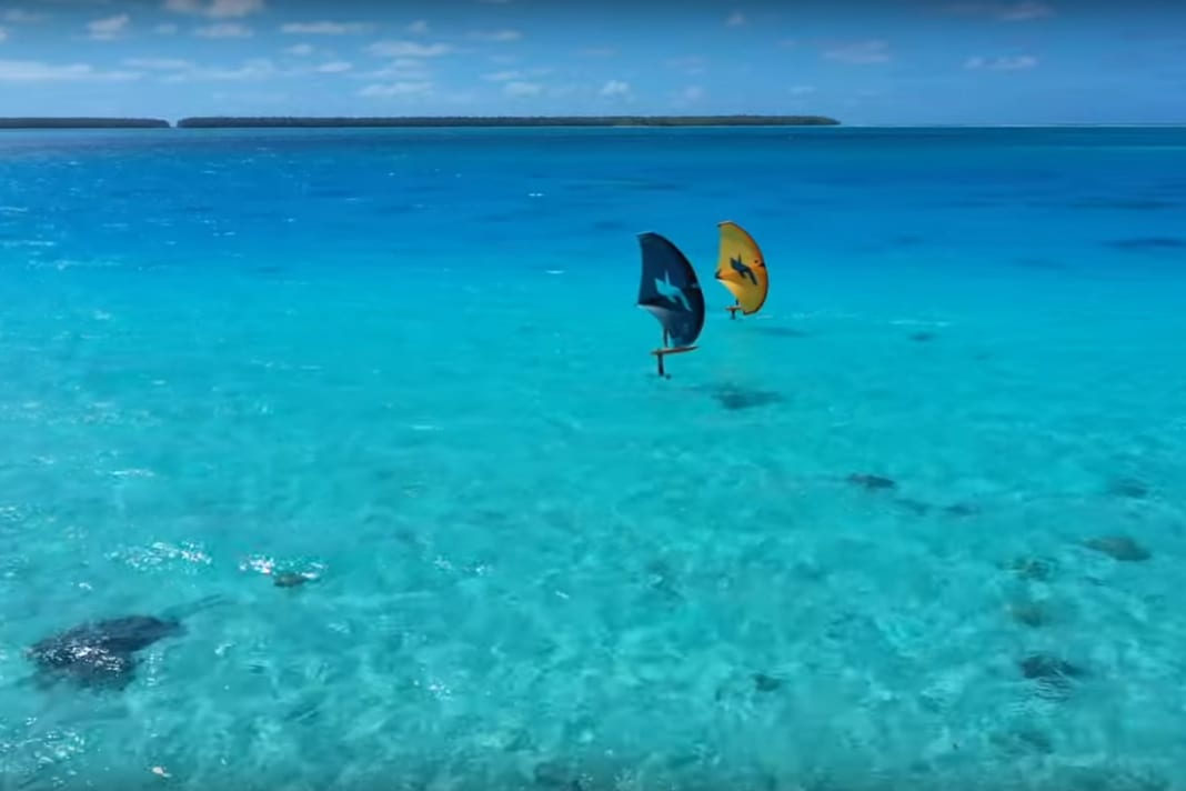 Titouan Galea & friends - Wingsurfing and foiling in Tahiti