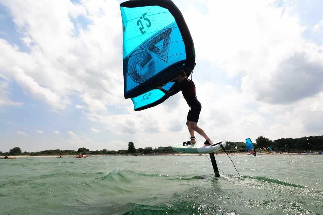 Lightweight wing for wingfoilers - testing the GA Poison Wing